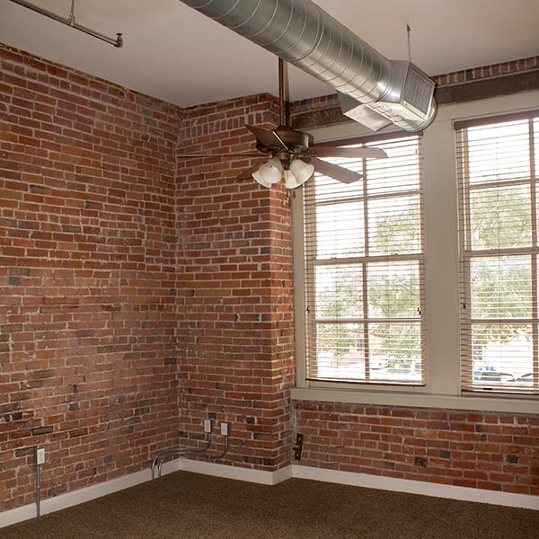 Downtown Kansas City Lofts, Crossroads Arts District PetFriendly